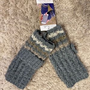 Simply Noelle wrist warmers